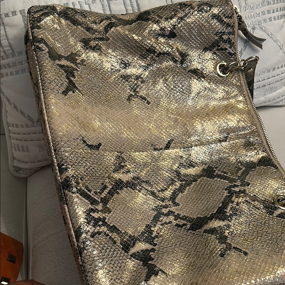 Elegant DKNY Black & Gold Snakeskin Patterned Women's tote bag! - Picture 7 of 13